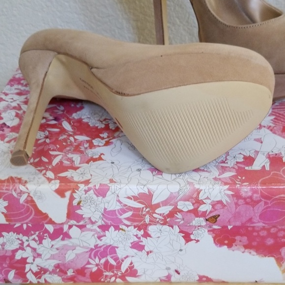 Shoes - Picture 7 of 8